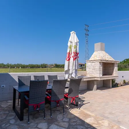 Holiday home Casa Claudia By Interhome *